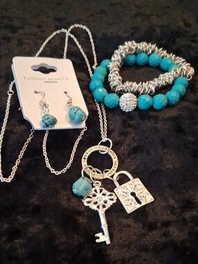 Unbranded Turquoise Silver Charm Necklace & Bracelet Set
